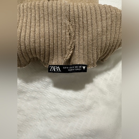 ZARA Soft Turtleneck Sleeves Sweater - Picture 2 of 5
